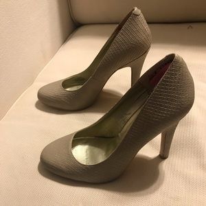 Beige Pumps/ Heels Jessica Simpson 3”